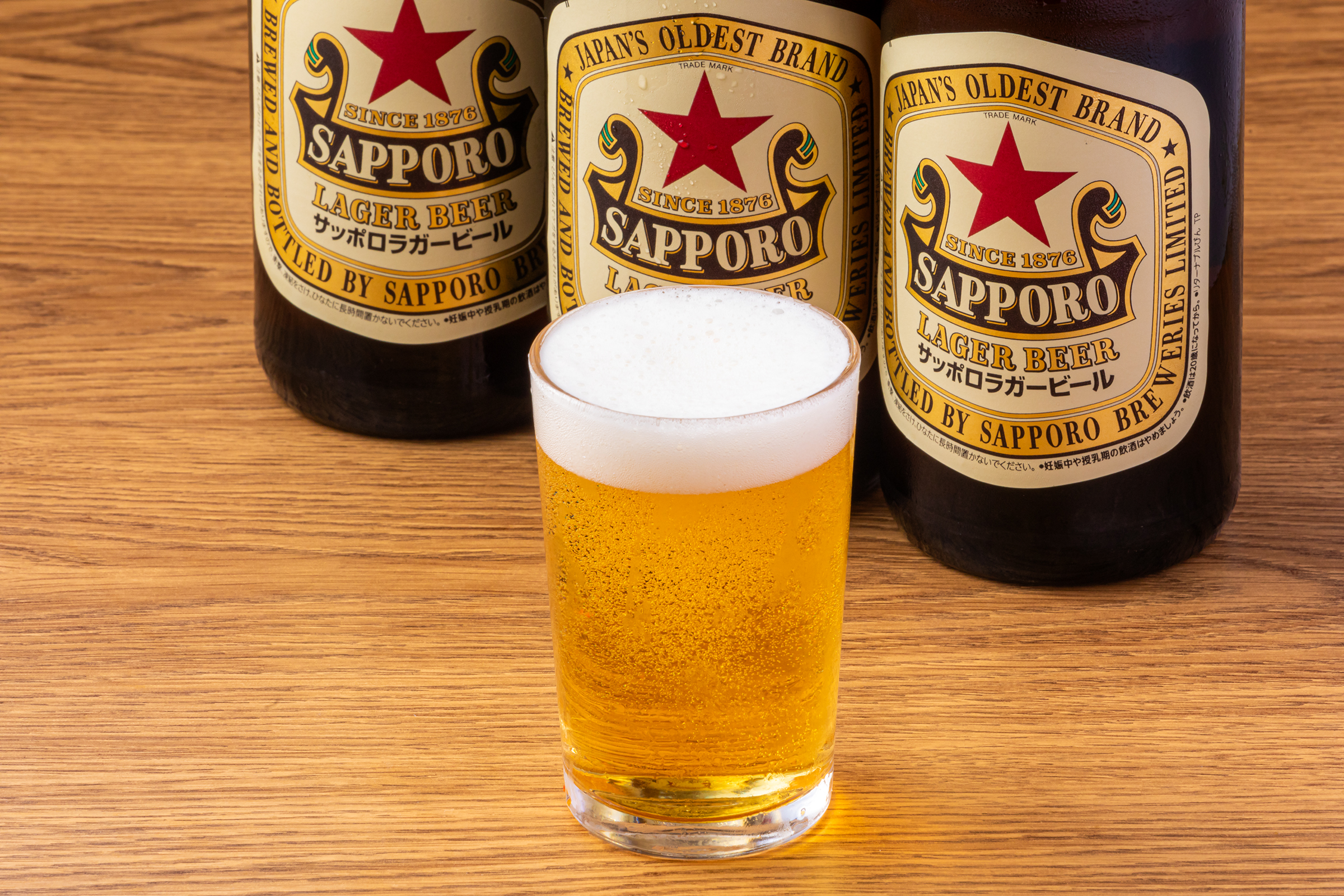 サッポロラガービール 赤星の瓶とビールグラス